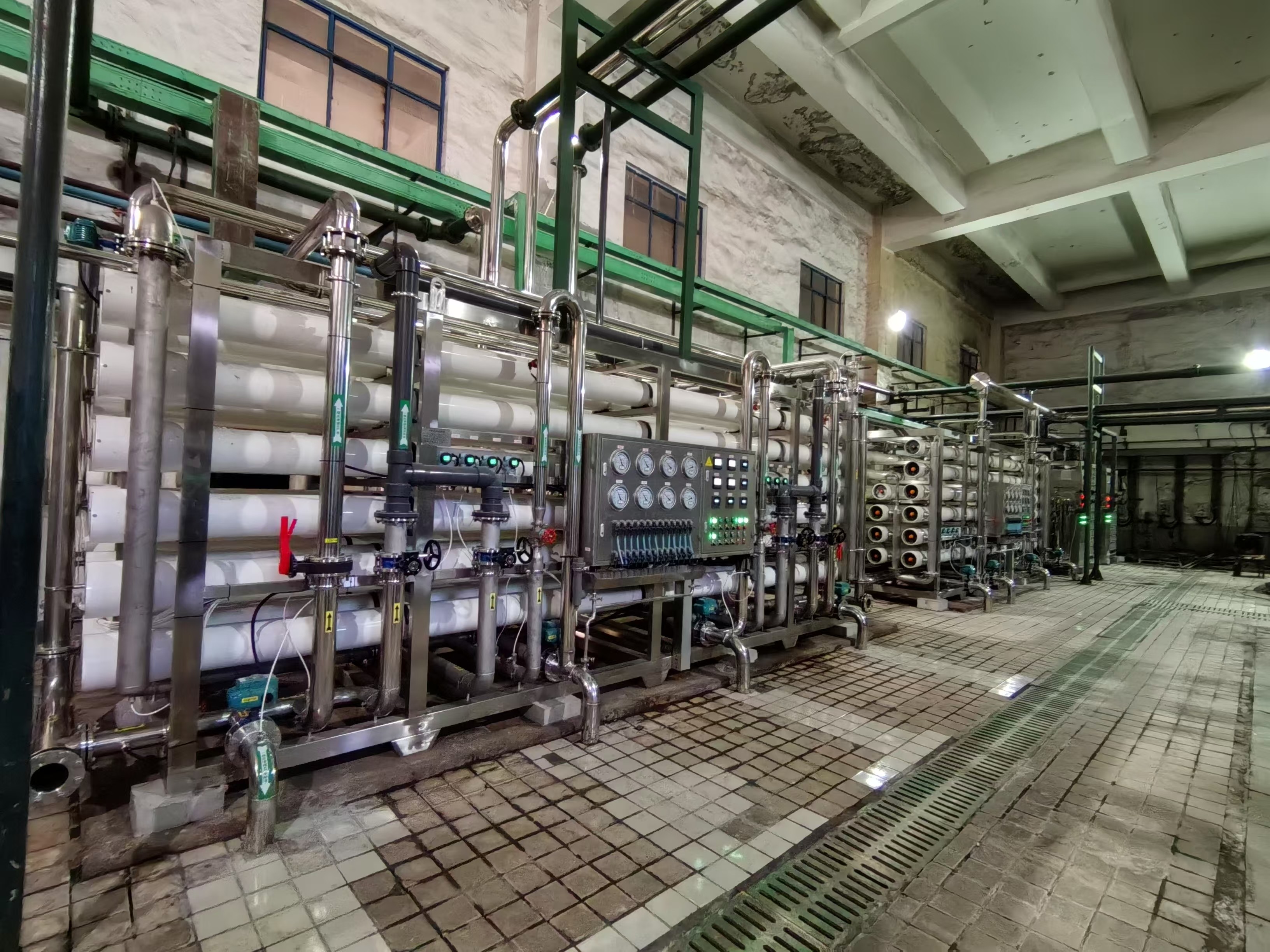 唐山160噸超濾和120噸雙級(jí)反滲透+110噸EDI安裝完成